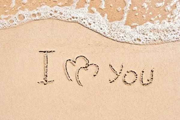 Inskriften på sand jag älskar dig — Stockfoto