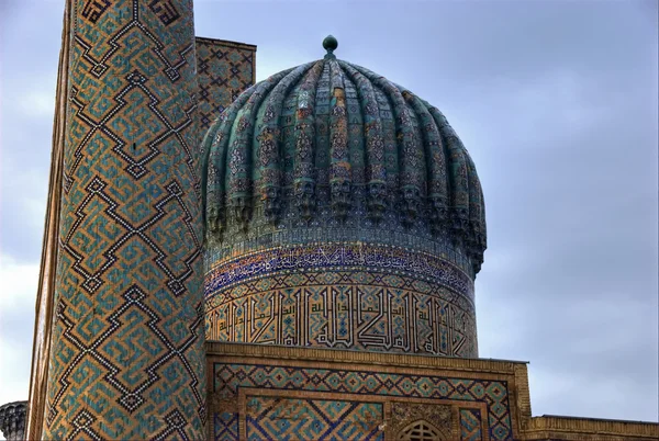 La cúpula y parte del minarete — Foto de Stock