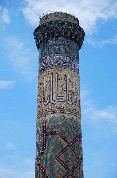 La cima del antiguo minarete — Foto de Stock