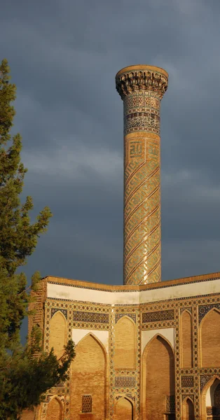 Minarete del mausoleo antiguo —  Fotos de Stock