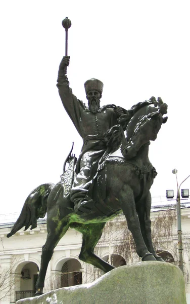 Posąg człowieka na koniu — Zdjęcie stockowe