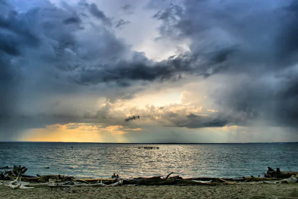Moře a oblaka krajina — Stock fotografie