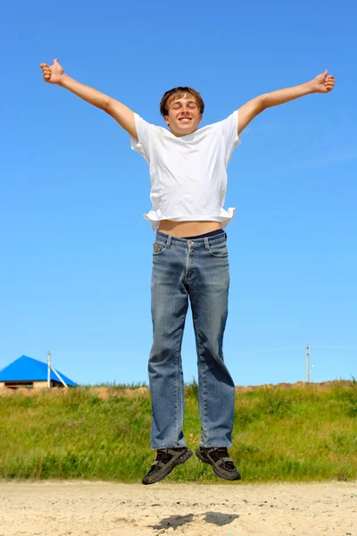 Teenager is jumping — Stock Photo, Image