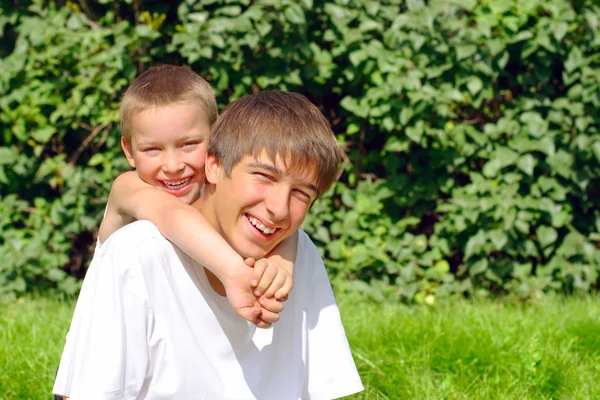 Happy teenager and kid — Fotografie, imagine de stoc