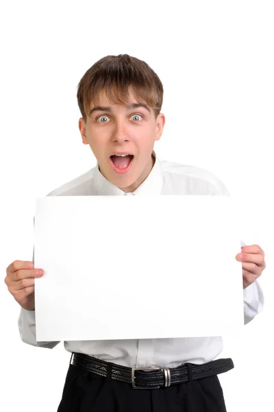 Adolescente segurando papel em branco — Fotografia de Stock