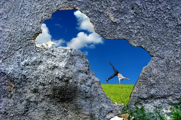 Hole in the wall — Stock Photo, Image