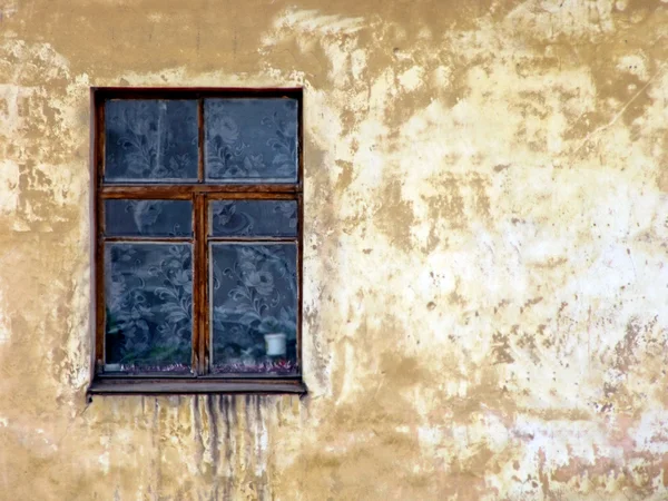 Fenster und alte Mauer — Stockfoto