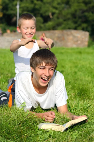 Happy brothers outdoor — Stock Photo, Image