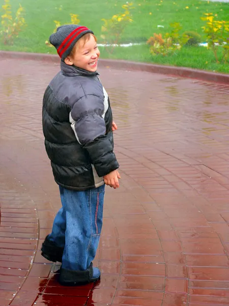 stock image Kid in the rain