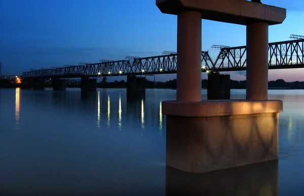 在桥上的夜景 — 图库照片