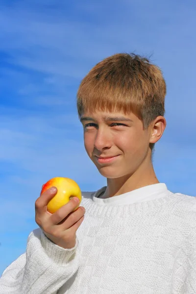 Fiú és az apple — Stock Fotó