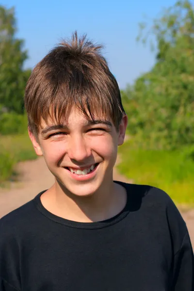 Lächelnder Teenager — Stockfoto