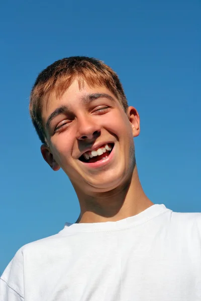 Śmiejąc się nastolatek — Zdjęcie stockowe
