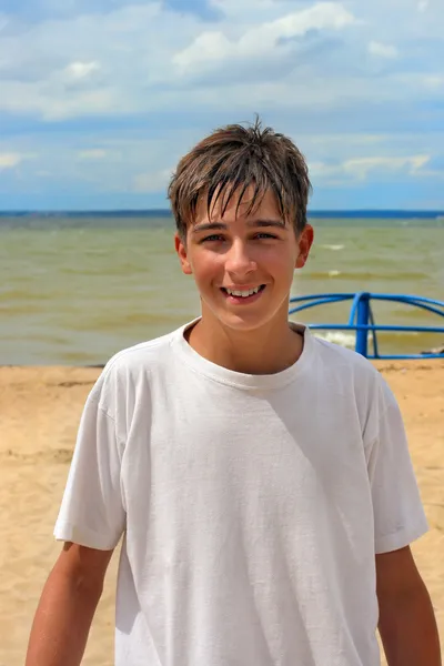 Teenager on the beach — Stock Photo, Image