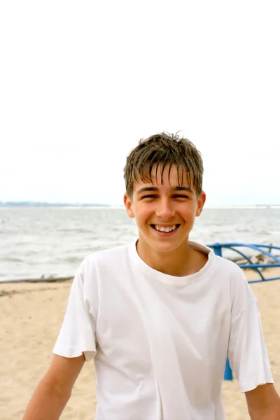 Teenager on the beach — Stock Photo, Image