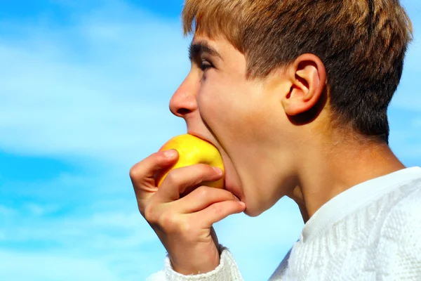 Boy eat apple — Stock Photo, Image