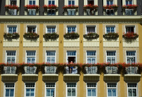 Hotel facade in Karlovy Vary — Stock Photo, Image