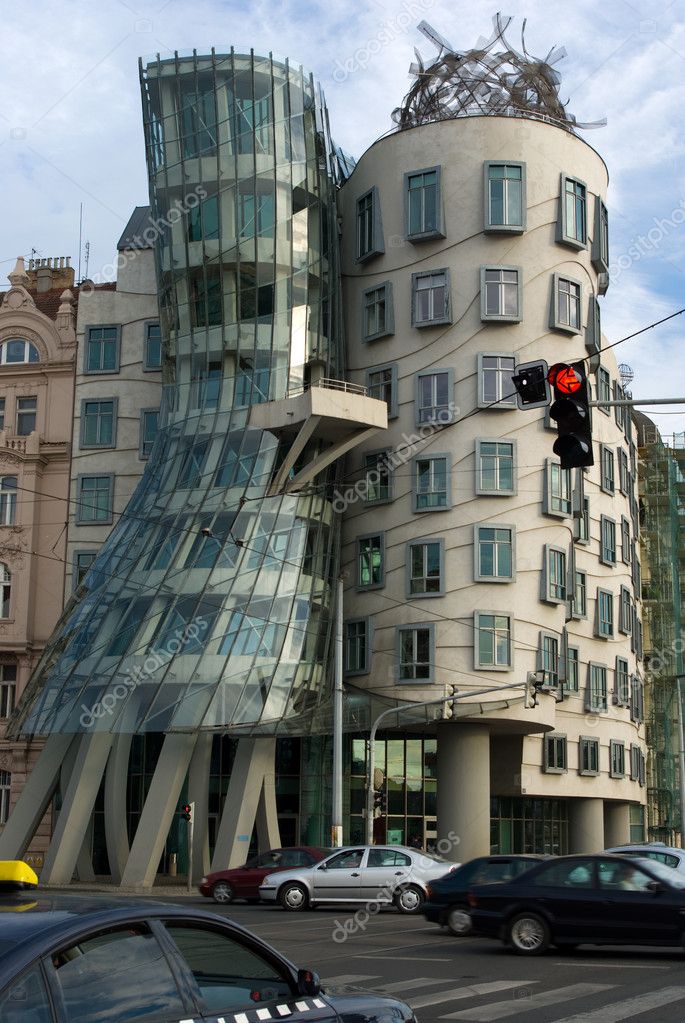 Dancing house in downtown Prague – Stock Editorial Photo © Lidara #1303196