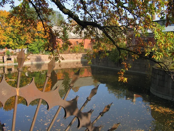 Городской пейзаж осени: Кронштадт — стоковое фото