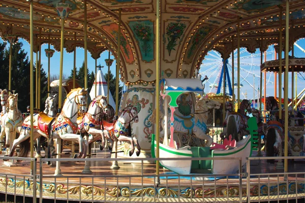 Carrossel cavalo vintage de um Merry-go-round — Fotografia de Stock
