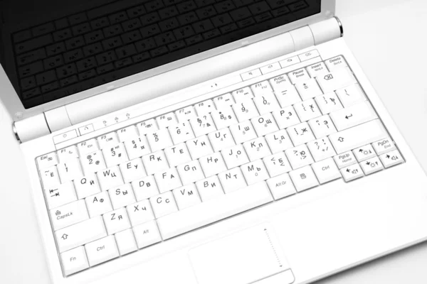 Фрагмент білого міні ноутбука — стокове фото