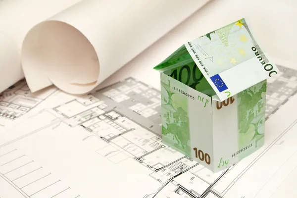 Hus gjort av euron pengar — Stockfoto
