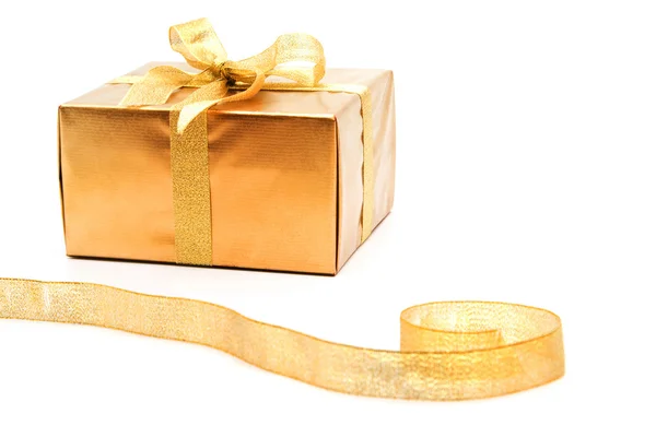 Arany ajándék doboz — Stock Fotó