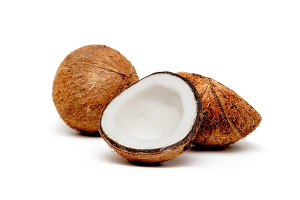 Dwa kokosy, jeden pęknięty — Zdjęcie stockowe