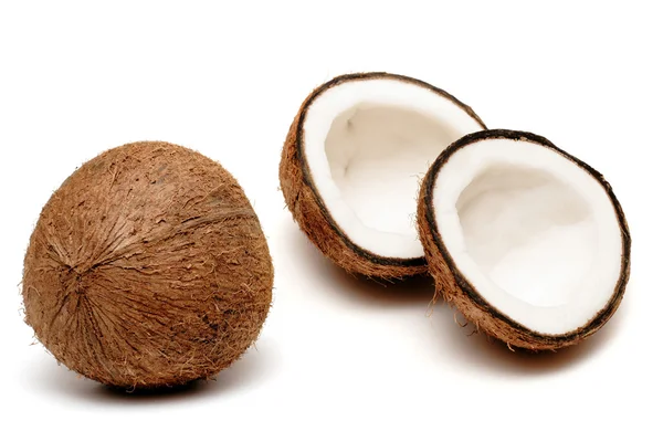 Twee kokosnoten, een gebarsten — Stockfoto