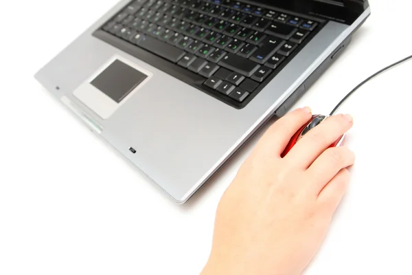 Компьютер и женская рука — стоковое фото