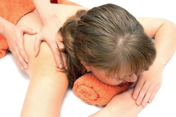 Giovane donna che riceve massaggio alla schiena — Foto Stock