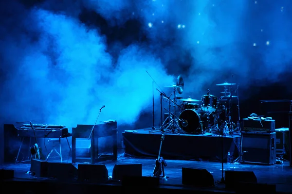 等待的摇滚乐队的表演舞台 免版税图库照片