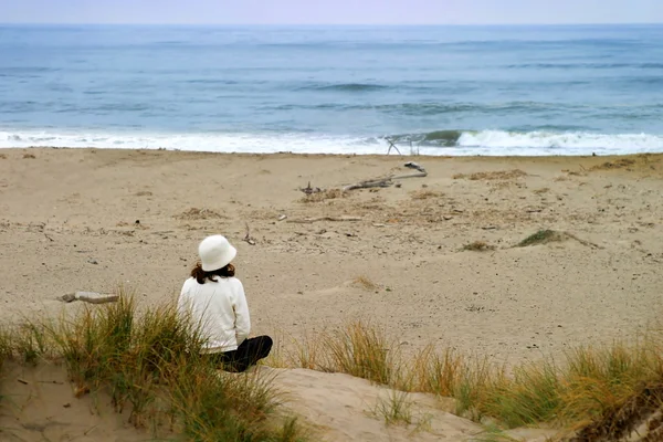 Watching The Ocean — Stock Photo, Image