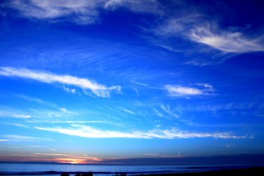 günbatımı okyanus mavisi
