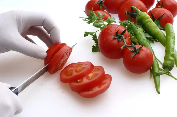 Tomaten schneiden — Stockfoto