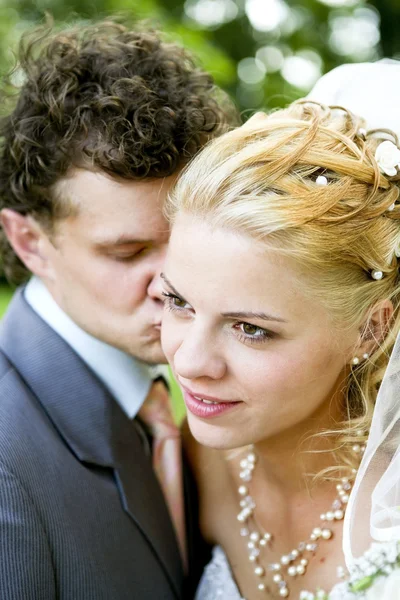 Timid embrace Honeymoon — Stock Photo, Image