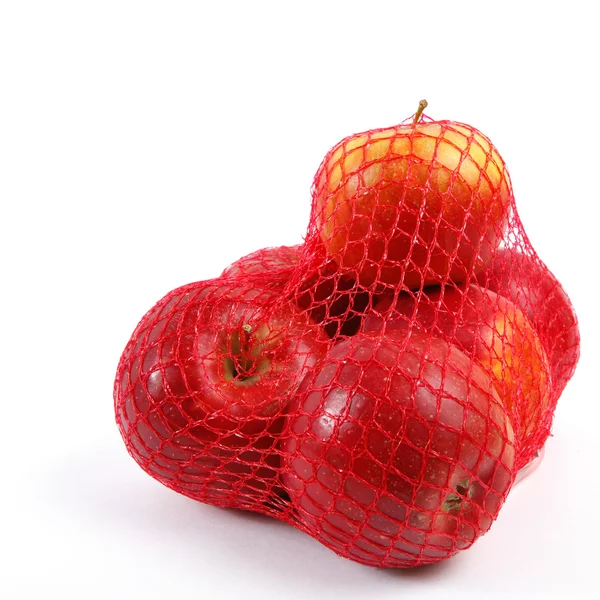 Jabłko w siatce opakowania — Zdjęcie stockowe