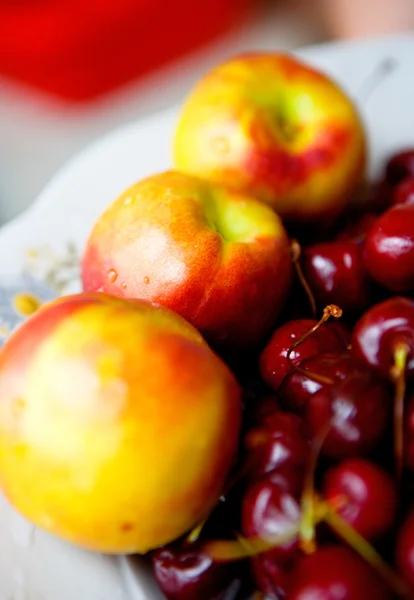 Świeże jagody i owoce — Zdjęcie stockowe