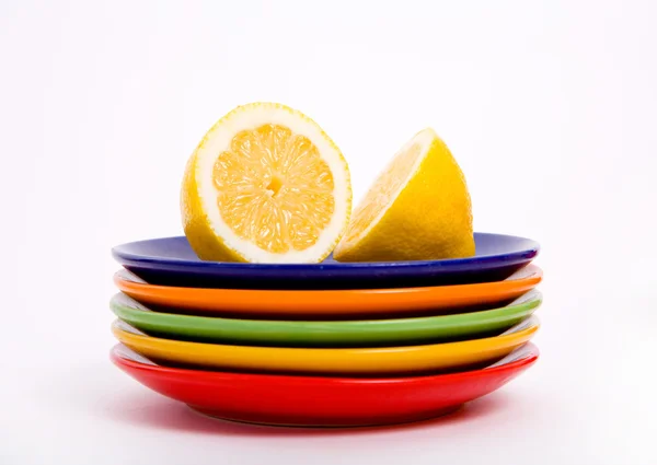 Färgglada maträtt med citron — Stockfoto