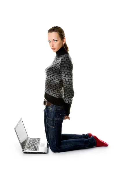 Atractivo estudiante universitario con portátil c — Foto de Stock