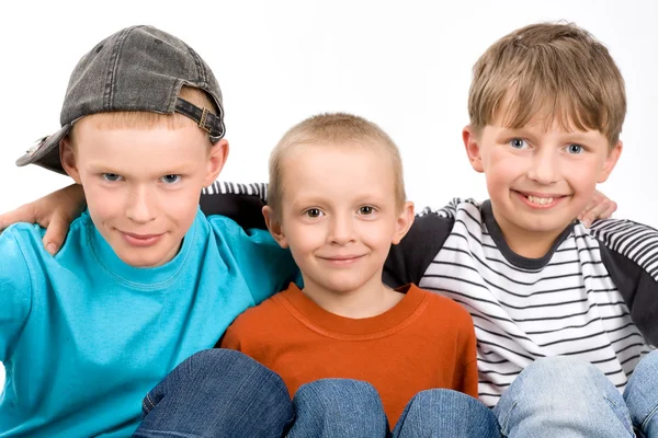 Троє хлопчиків на білому — стокове фото