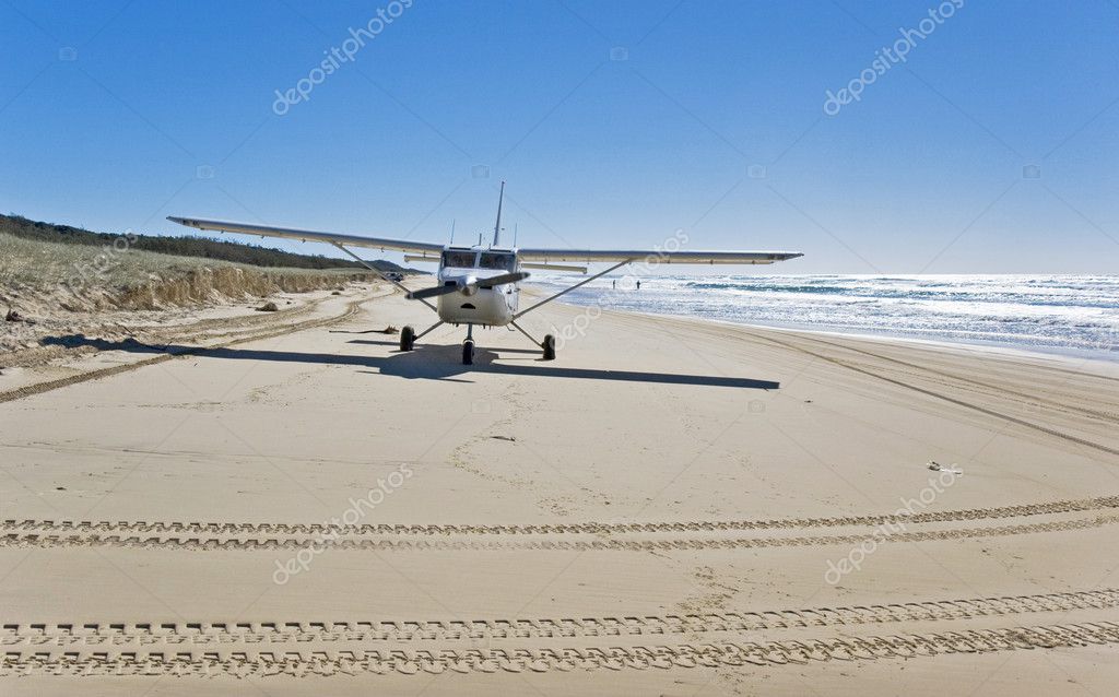 Airplane landing on the beach — Stock Photo © ribeiroantonio 1322827