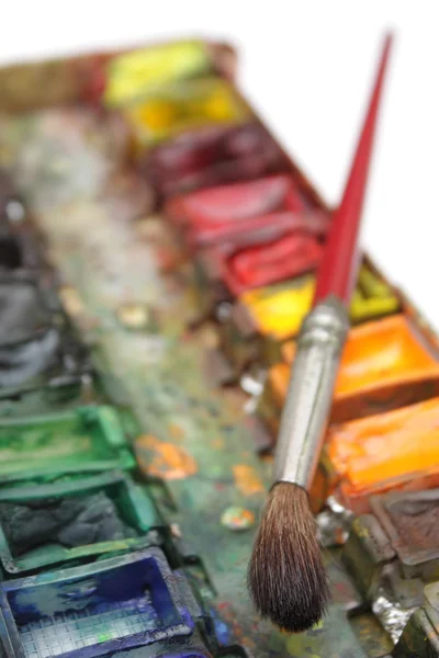 Väl använt pensel och paintbox — Stockfoto