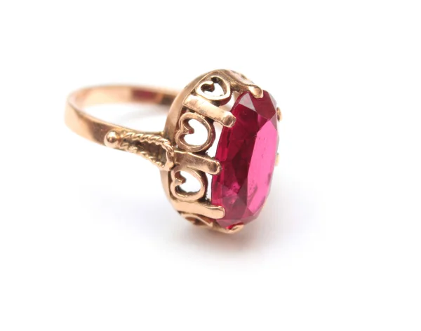 Golden ring med rosa safir — Stockfoto