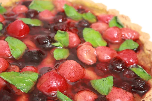 Tarta con fresa madura y mora — Foto de Stock
