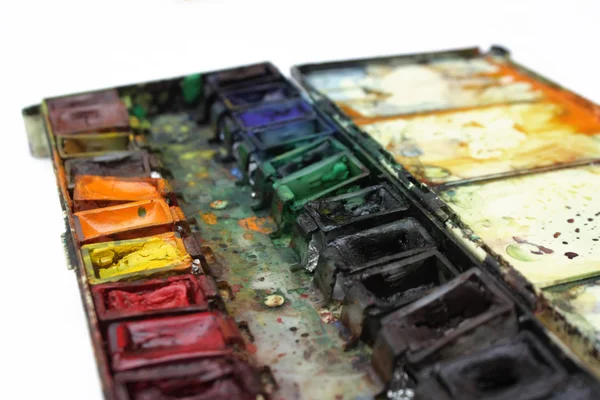 Well-used paintbox with selected focus — Stock Photo, Image