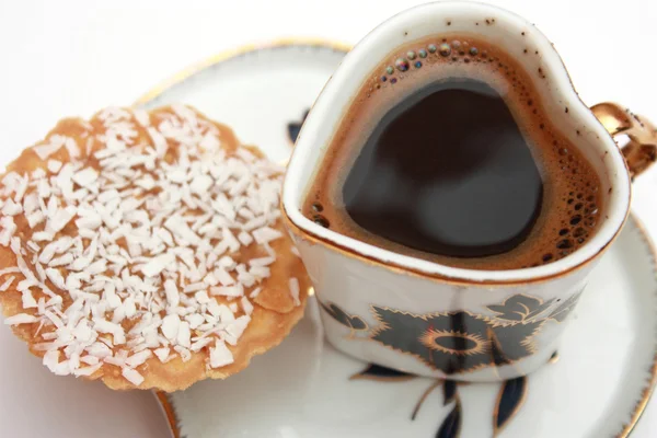 Чорна чашка кави та солодка — стокове фото