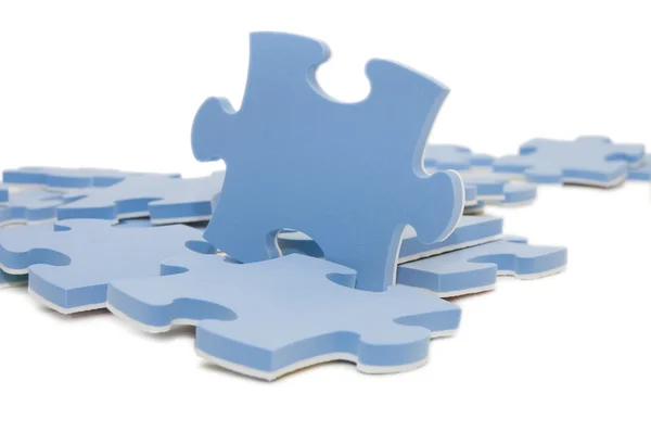 Abandonné une partie d'un puzzle bleu — Photo