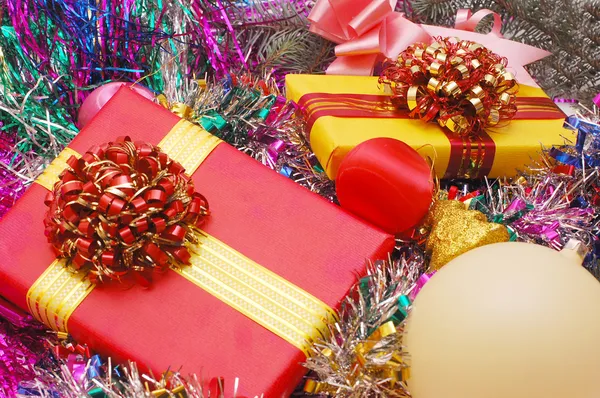Achtergrond van Kerst ornamenten en — Stockfoto