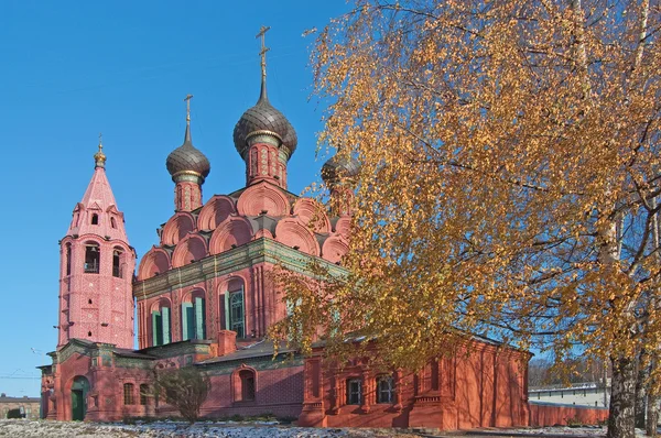 Vista de la antigua iglesia en Yaroslavl, Rusia —  Fotos de Stock